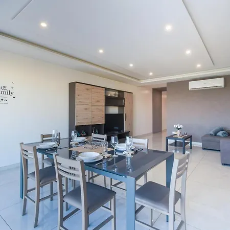 New Spacious 3 Bdr 2 Bth Balcony 7 公寓