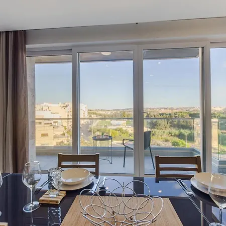 New Spacious 3 Bdr 2 Bth Balcony 7 * St. Paul's Bay