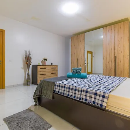 公寓 New Spacious 3 Bdr 2 Bth Balcony 7 *