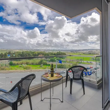 New Spacious 3 Bdr 2 Bth Balcony 7 *