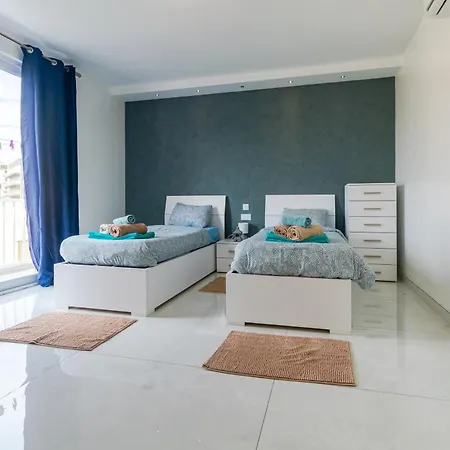 New Spacious 3 Bdr 2 Bth Balcony 7 St. Paul's Bay