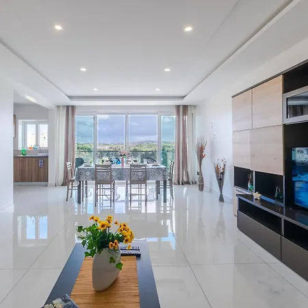 New Spacious 3 Bdr 2 Bth Balcony 7 Appartement *