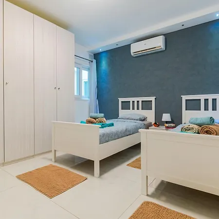 New Spacious 3 Bdr 2 Bth Balcony 7 公寓 *