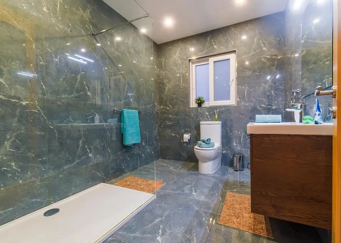 New Spacious 3 Bdr 2 Bth Balcony 7 *