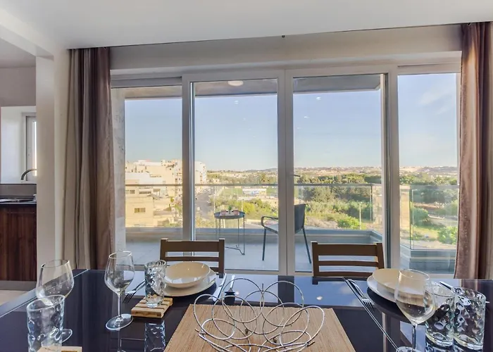 New Spacious 3 Bdr 2 Bth Balcony 7 * St. Paul's Bay