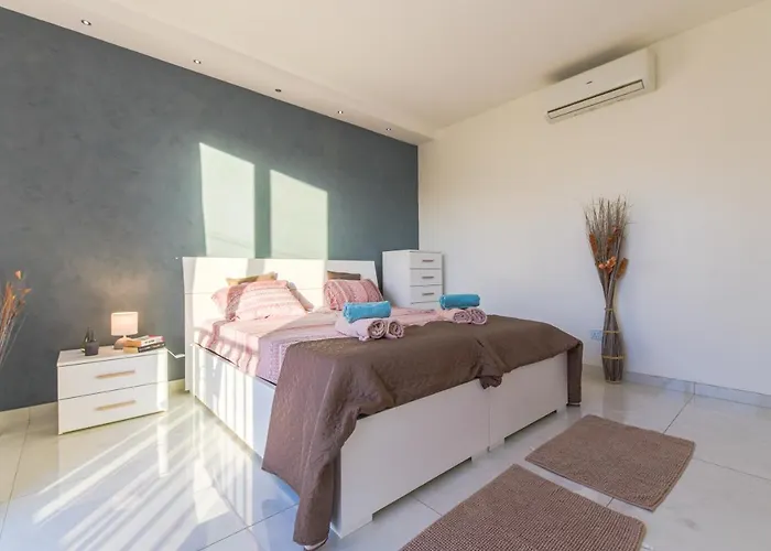 New Spacious 3 Bdr 2 Bth Balcony 7 Appartement