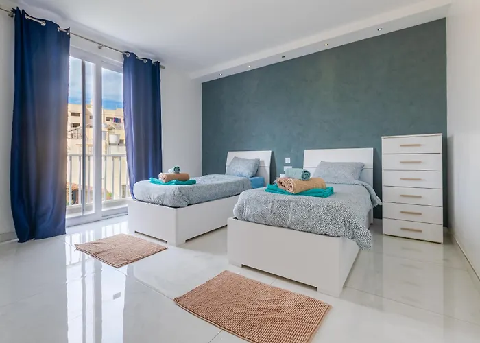 New Spacious 3 Bdr 2 Bth Balcony 7