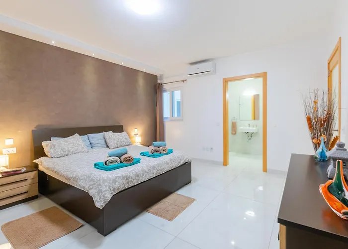 New Spacious 3 Bdr 2 Bth Balcony 7 Apartament