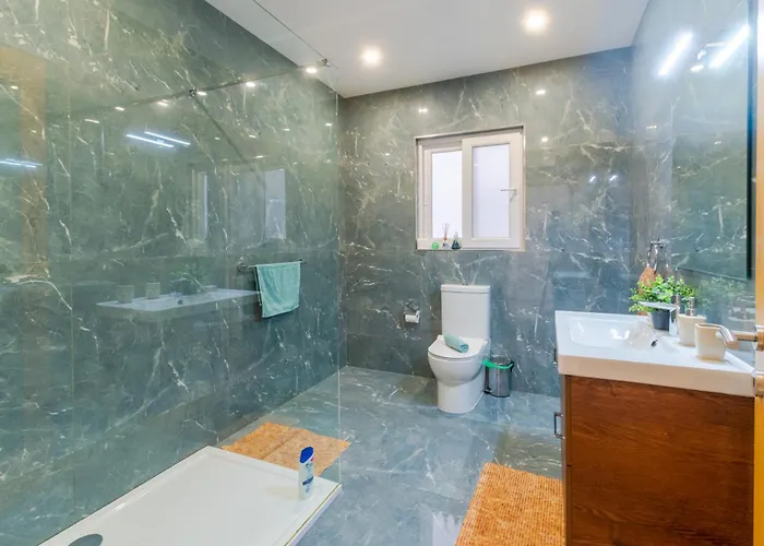 New Spacious 3 Bdr 2 Bth Balcony 7 Apartament *