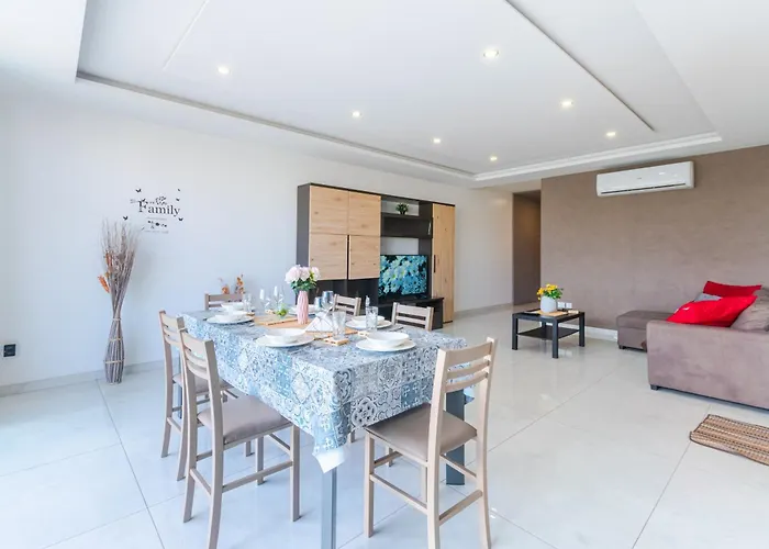 New Spacious 3 Bdr 2 Bth Balcony 7 *