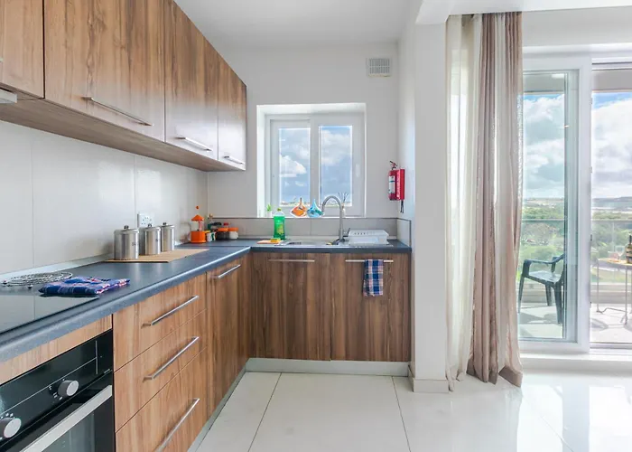 New Spacious 3 Bdr 2 Bth Balcony 7 * St. Paul's Bay