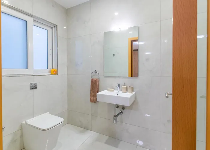 Appartement New Spacious 3 Bdr 2 Bth Balcony 7 *