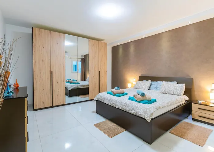 New Spacious 3 Bdr 2 Bth Balcony 7 *