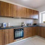 New Spacious 3 Bdr 2 Bth Balcony 7