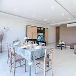 New Spacious 3 Bdr 2 Bth Balcony 7 *