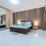 Apartamento New Spacious 3 Bdr 2 Bth Balcony 7