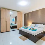 New Spacious 3 Bdr 2 Bth Balcony 7 *