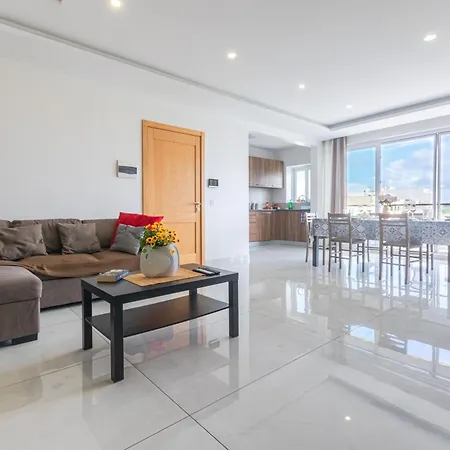 New Spacious 3 Bdr 2 Bth Balcony 7 Apartment St. Paul's Bay