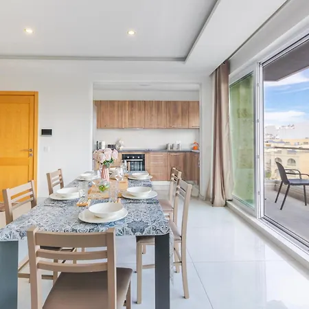 New Spacious 3 Bdr 2 Bth Balcony 7 *