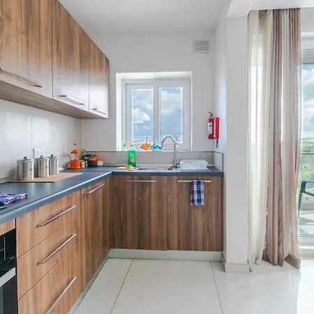 New Spacious 3 Bdr 2 Bth Balcony 7 * St. Paul's Bay