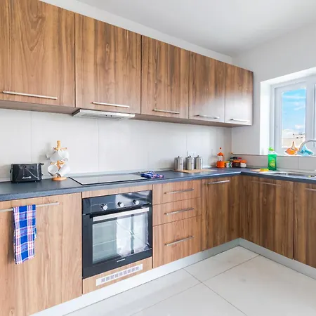 New Spacious 3 Bdr 2 Bth Balcony 7 Apartment St. Paul's Bay