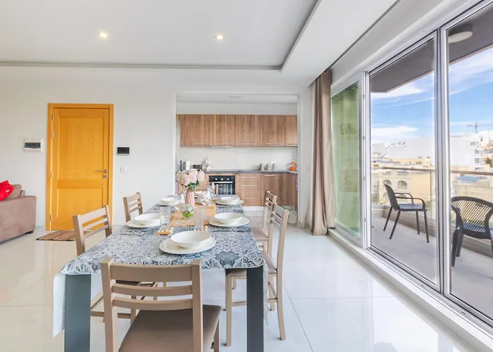 New Spacious 3 Bdr 2 Bth Balcony 7 *