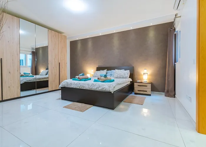 Apartment New Spacious 3 Bdr 2 Bth Balcony 7