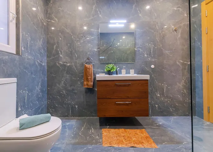 New Spacious 3 Bdr 2 Bth Balcony 7 Apartment